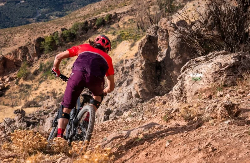 Endura SingleTrack MIPS MTB Helmet Pomegranate-3