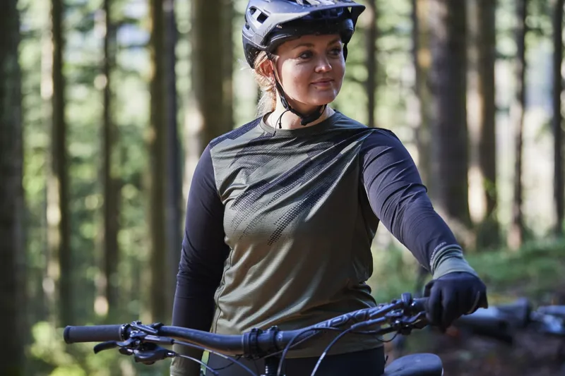 Madison Flux Women's Long Sleeve Trail Jersey Midnight Green/Black-7