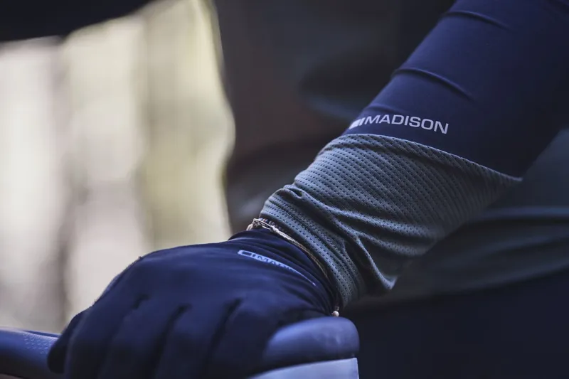 Madison Flux Women's Long Sleeve Trail Jersey Midnight Green/Black-9