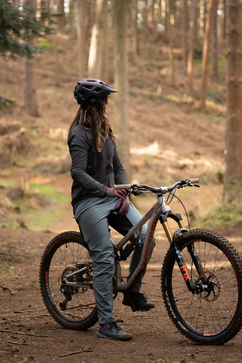 Madison Roam Women's Isoler Thermal Trail Jacket Black-3