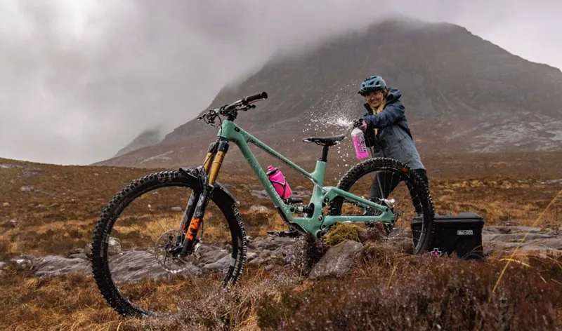 MucOff Mobile Pressure Washer Starter Bundle-12