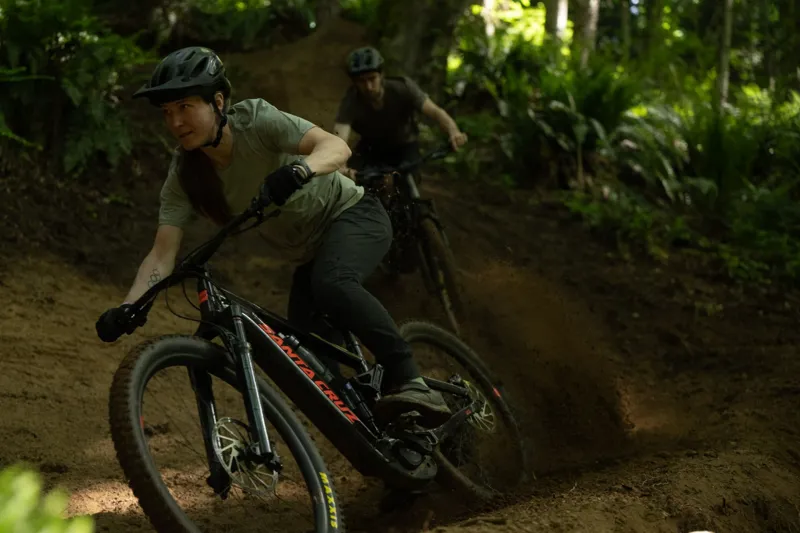 Santa Cruz Vala AL Deore Electric Bike 2026 Gloss Lunar Grey-6