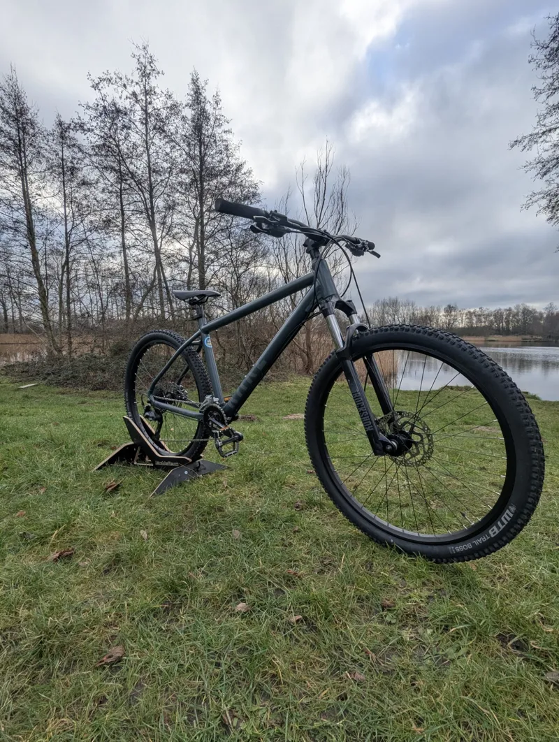 2nd Hand Calibre Rake 27.5 Medium Mountain Bike Grey-1