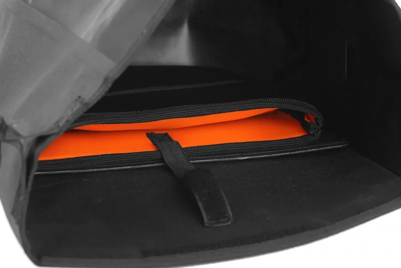 RFR Tourer Rear Carrier Bag 20/2 Black-1