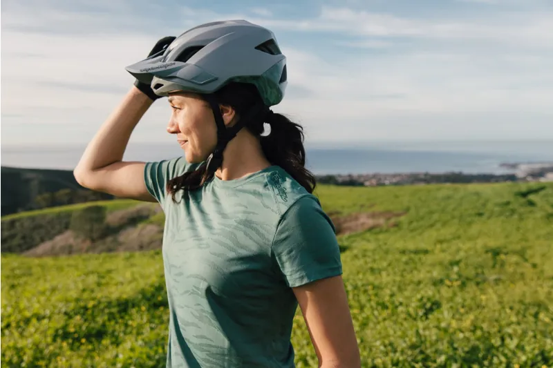 Troy Lee Designs Flowline SE MIPS MTB Helmet Radian Navy/Titanium-9