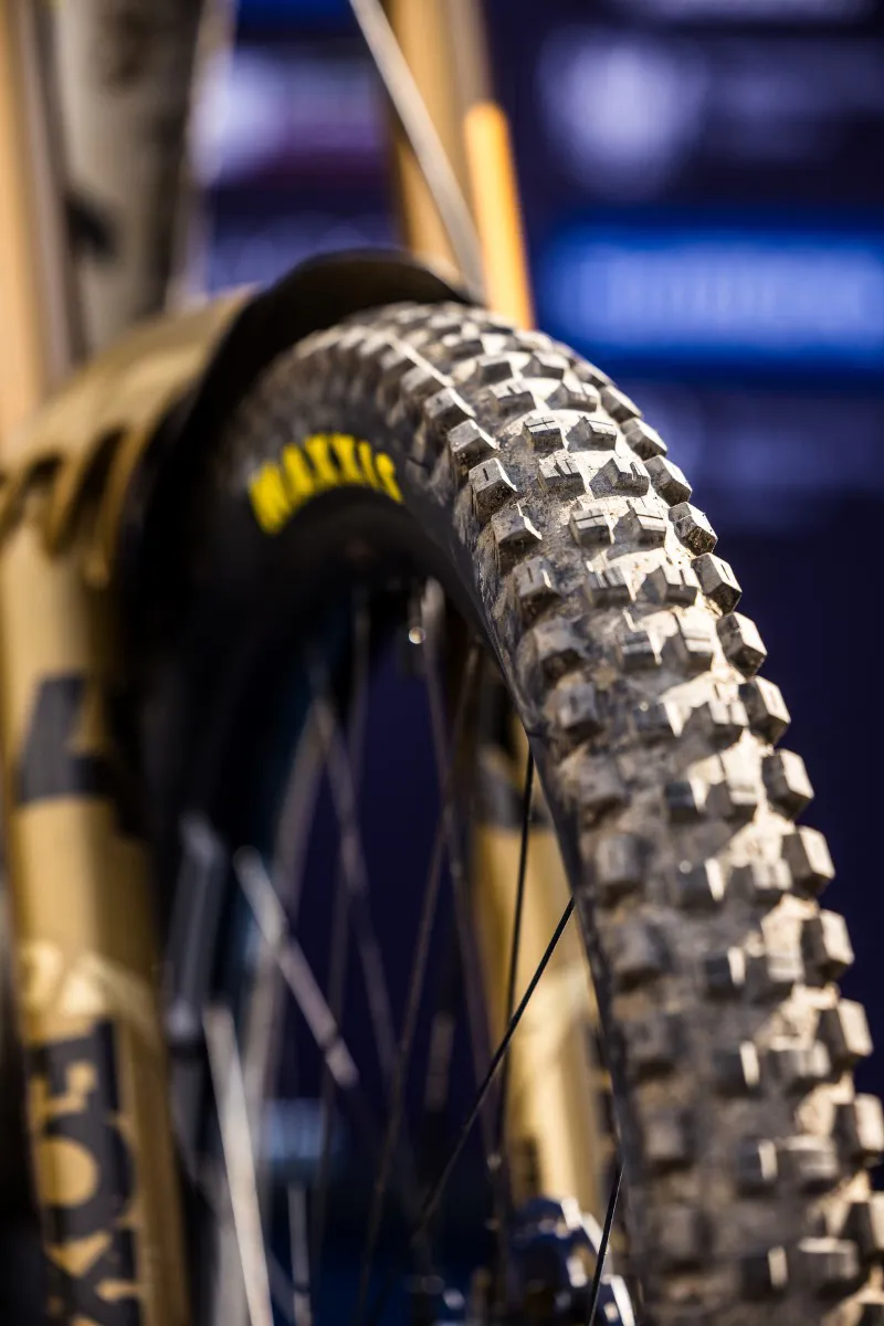 Maxxis High Roller III DH MaxxGrip 29x2.40 WT Folding Tyre Black-10