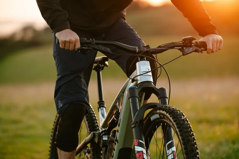 Whyte E-160 RS Electric Bike 2024 Gloss Silver/Matt Black-4