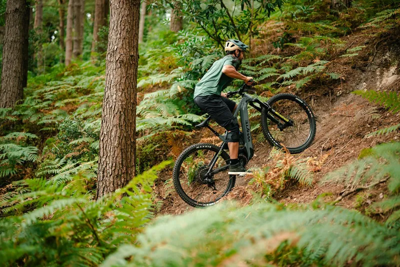 Whyte E-160 S Electric Bike 2024 Gloss Neutral Grey/Matt Black-4