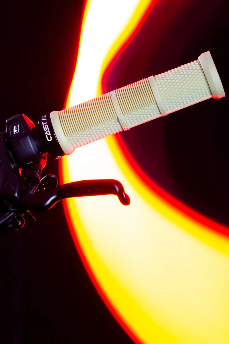 Cast Bamba MTB Grips 136mmx30mm Light Grey-1