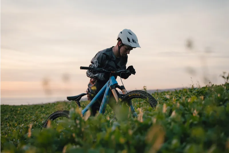 Troy Lee Designs Flowline SE MIPS MTB Helmet Radian Grey/Charcoal-6