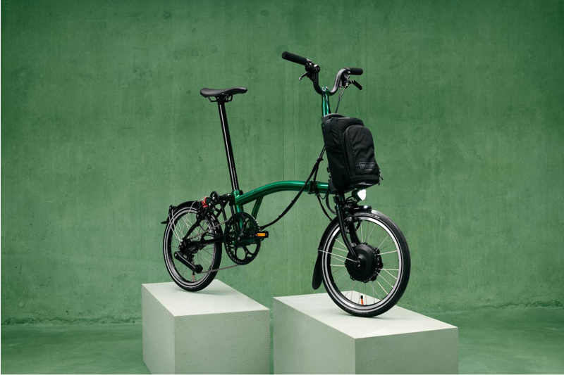 Brompton Electric P-Line Mid Bar Folding Bike 2023 Emerald Lacquer-5