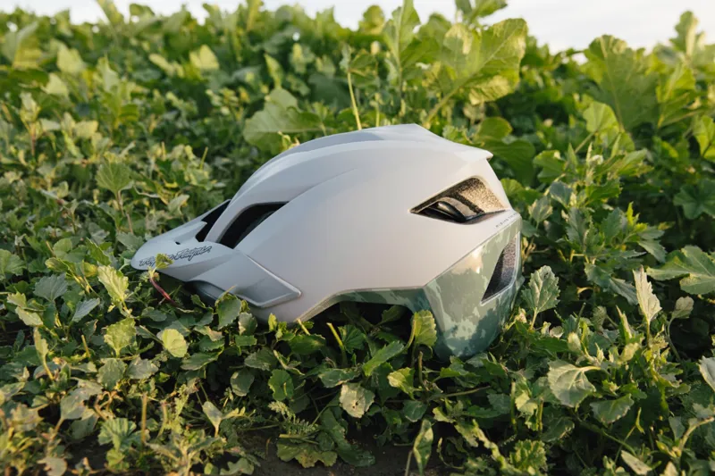 Troy Lee Designs Flowline SE MIPS MTB Helmet Radian Camo Grey/Army Green-8