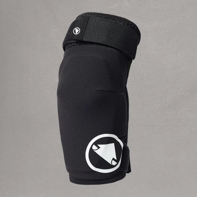 Endura Strack Youth Elbow Protector 11-12 Years Black