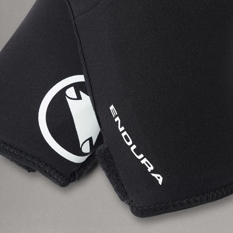 Endura Strack Youth Elbow Protector 11-12 Years Black-2