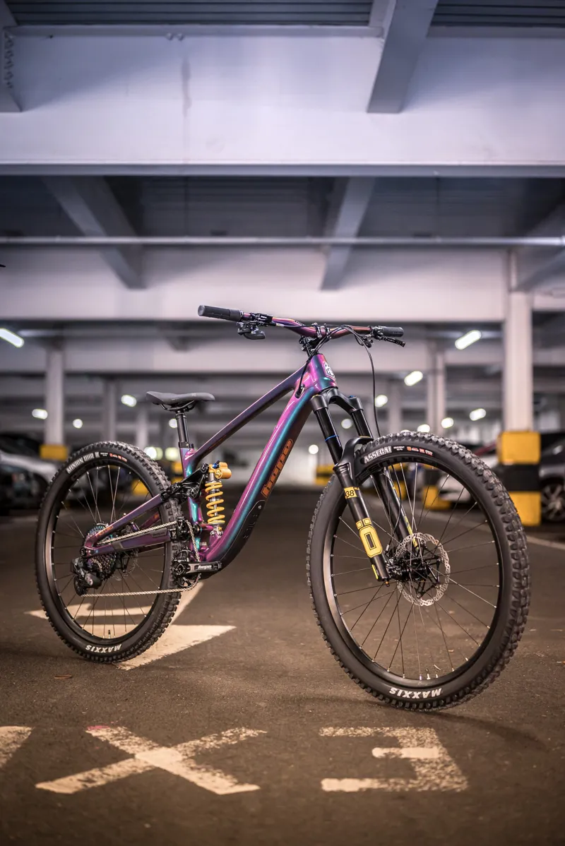 Hope HB916 XX1 AXS Custom H2 Mountain Bike 2023 Chameleon-1