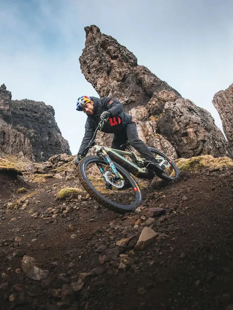 Santa Cruz Heckler 9 C GX AXS MX Electric Mountain Bike Green-3