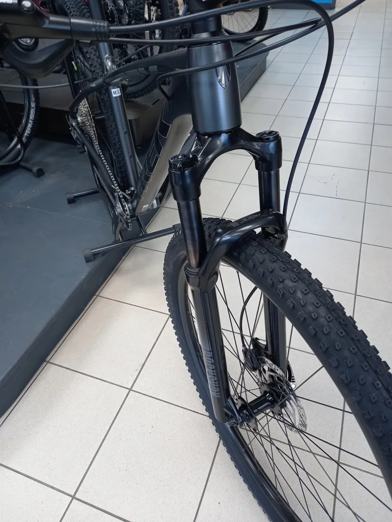 2nd Hand Trek X-Caliber 8 M/L Mountain Bike Lithium Grey-3