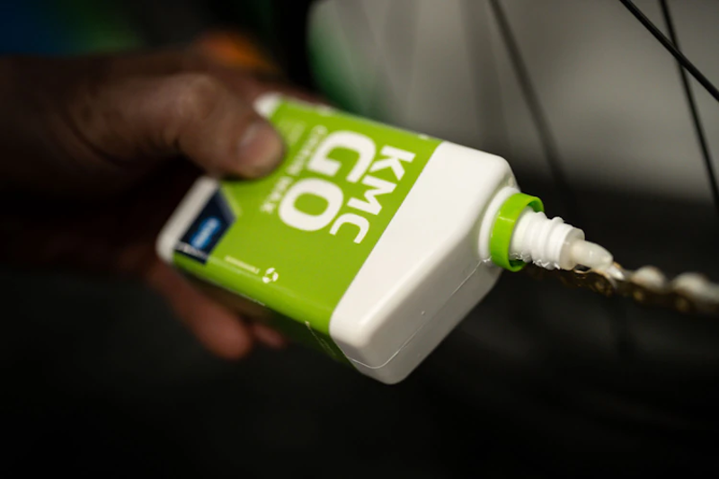 KMC X11-SL 11 Speed Waxed Chain 118 Links Ti-N Gold-2