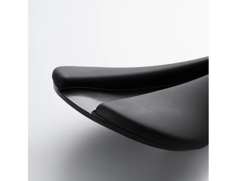 Fabric Scoop Line Sport Shallow Saddle Steel Rail 142mmx282mm Black-1