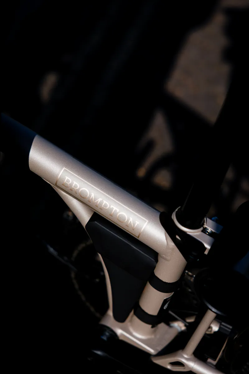 Brompton G Line Folding Bike 2026 Traildust White-4