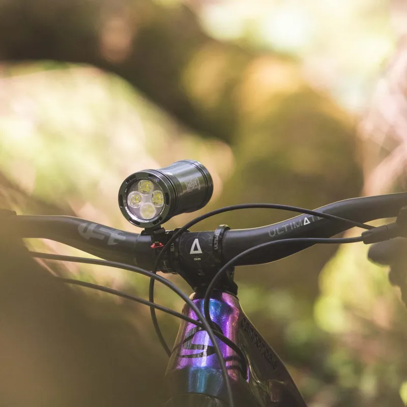 Exposure MaXx-D Sync MK5 MTB Handlebar Light with BT Remote-1