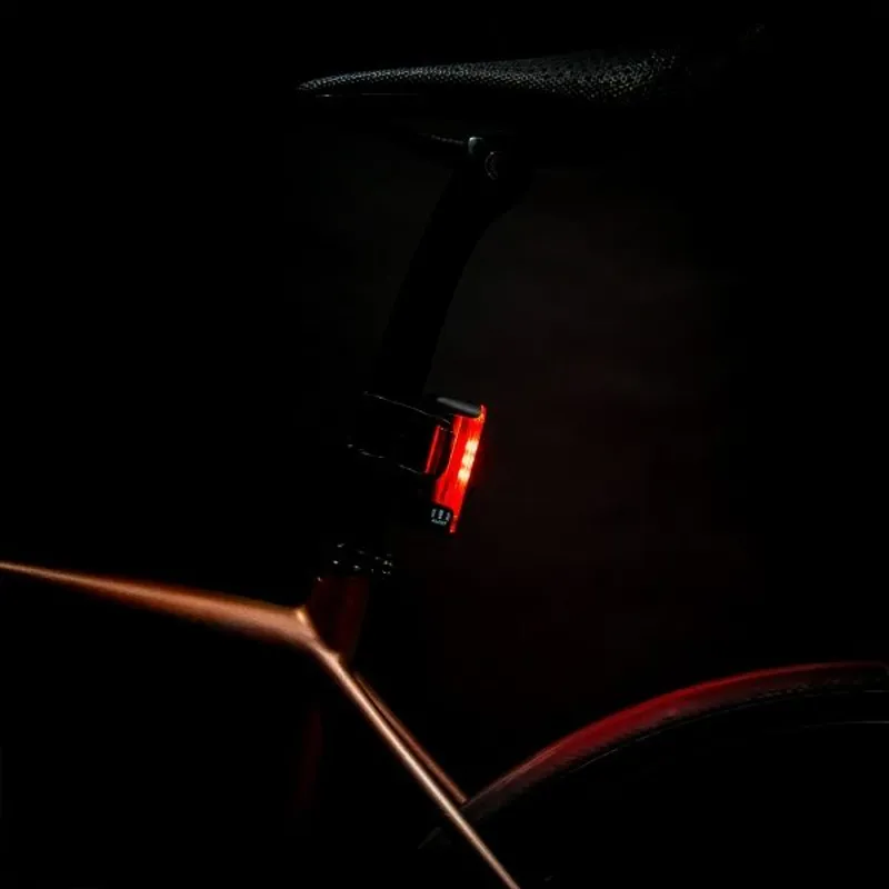 Lezyne Strip Pro Ai Alert 400+ Rear Light-5