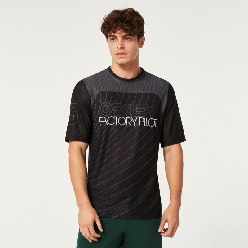 Oakley Seeker 75 Short Sleeve Jersey Blackout-2