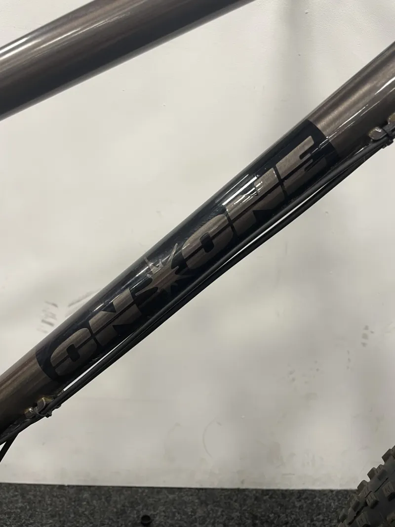 2ndHand On One Hello Dave XL Mountain Bike 2021 Dark Raw Gloss-2