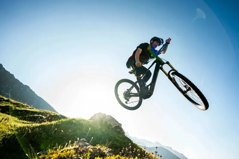 Orbea Wild M20 Mullet Electric Bike 2026 Caramel Carbon View/Cream White-2