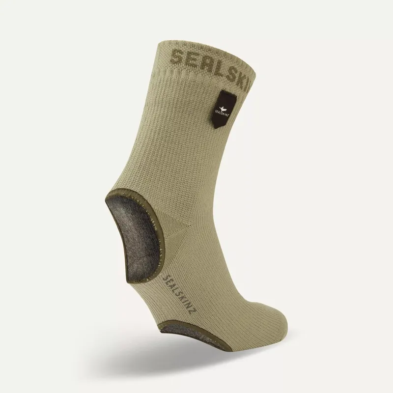 SealSkinz Thetford All Weather Cycle Oversock Green-1