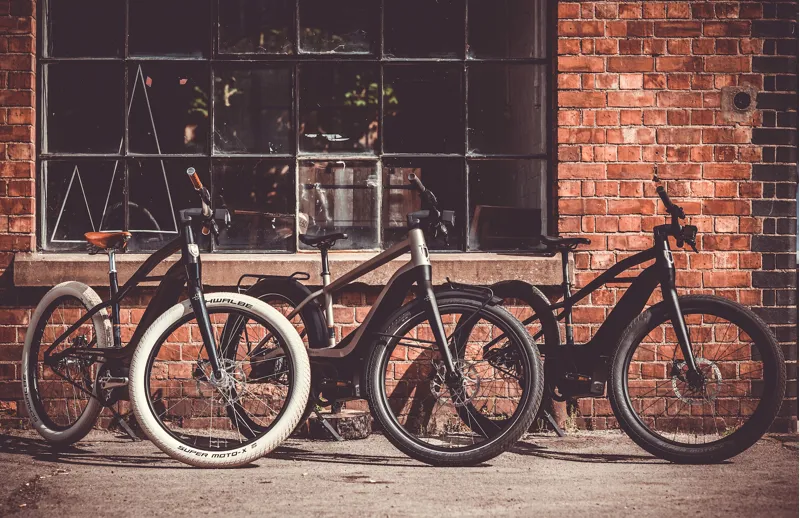 Serial 1 Rush City Electric Bike Black/Black-8