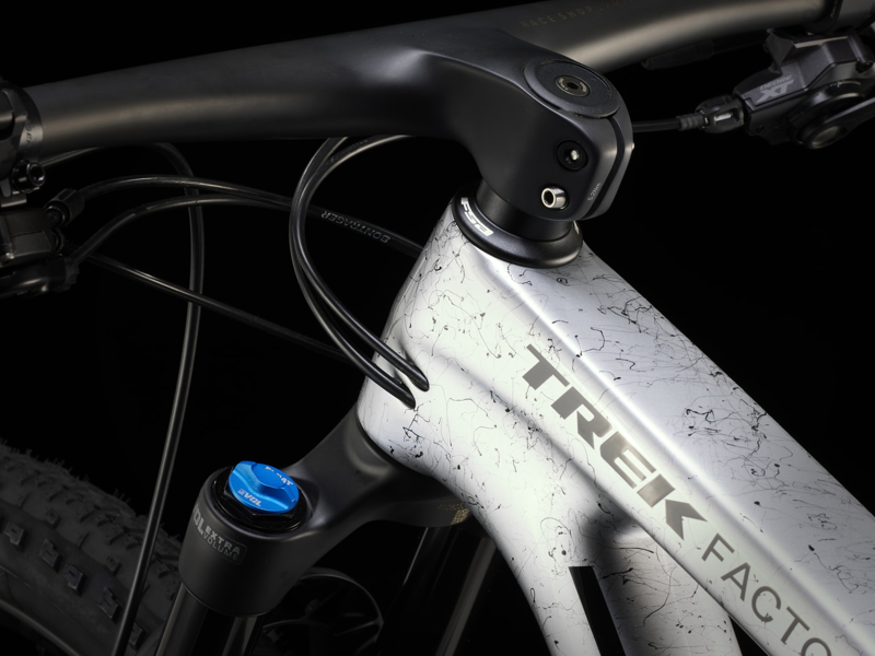 Trek Supercaliber SLR 9.8 XT Mountain Bike 2024 Argent Drizzle-5