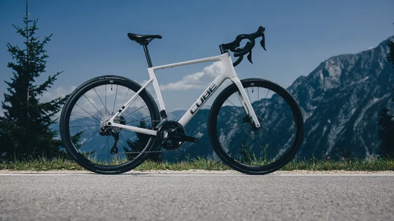 Cube Attain C:62 SLX Road Bike 2025 Cotton/Black-1