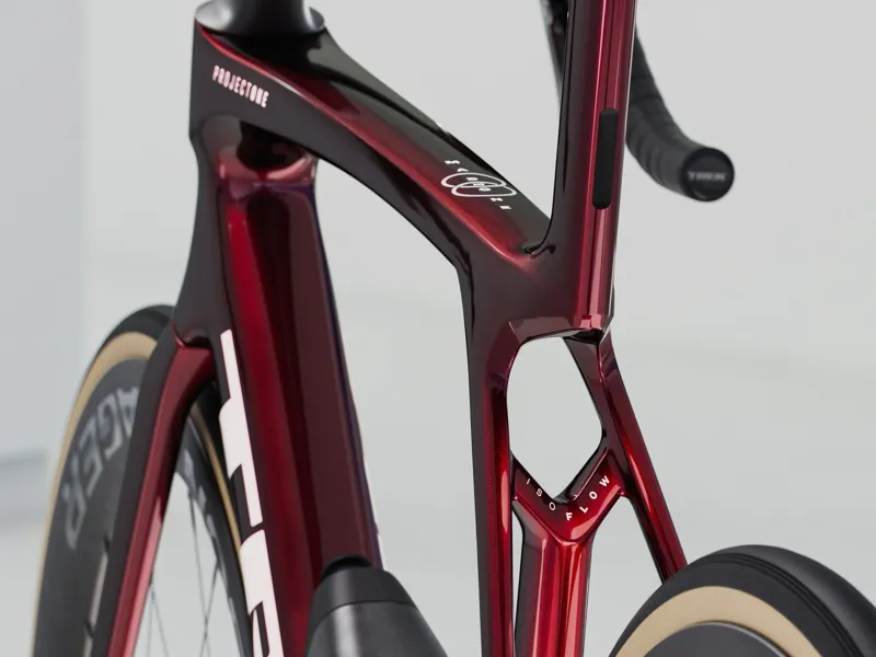 Trek Madone SLR 7 AXS Road Bike 2025 Carbon Red Smoke-3