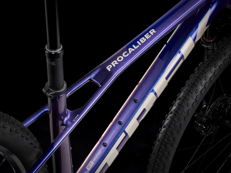 Trek Procaliber 9.5 Mountain Bike 2026 Purple Flip/Hex Blue-4