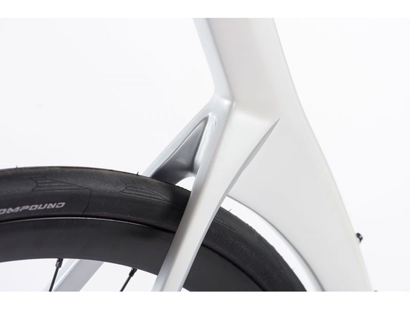 Orro Venturi Evo 105 Road Bike 2023 White/Silver-1