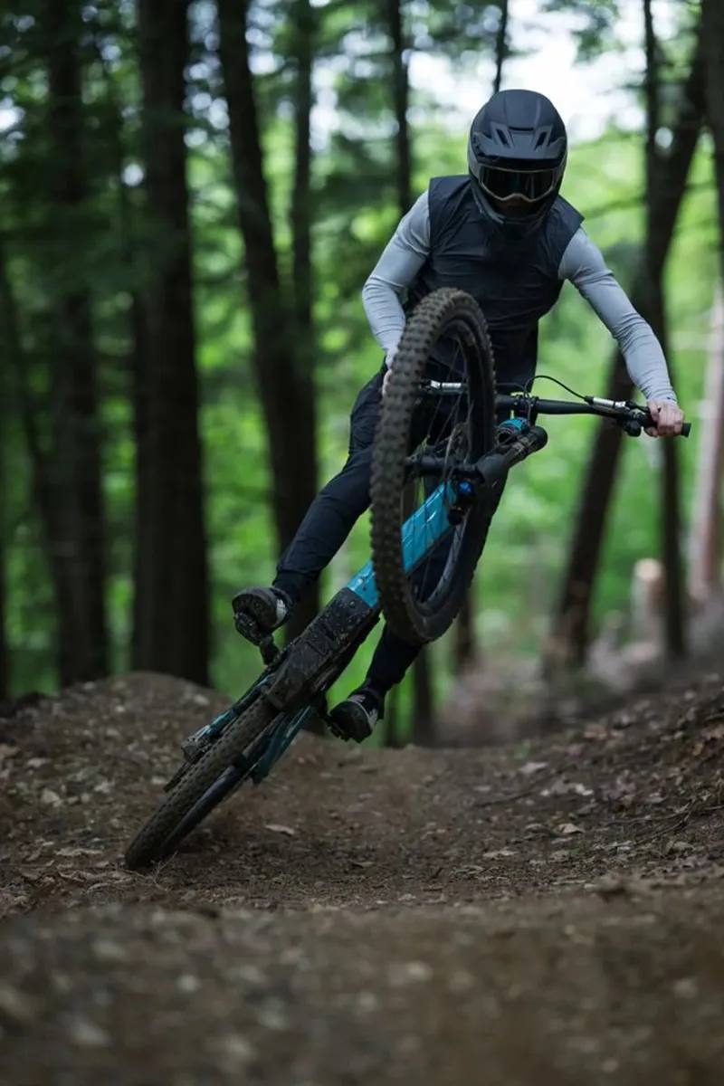 Yeti Cycles LTe T-Series T4 29er Electric Bike 2026 Turquoise-1