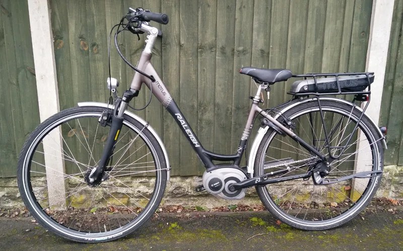 Ex Hire Raleigh Motus Hub Step Thru Electric Bike 45cm Black/Bronze-1