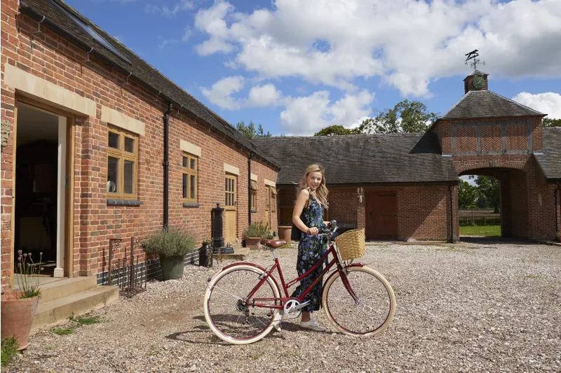 Raleigh Sherwood Classic Hybrid Bike Cherry-9