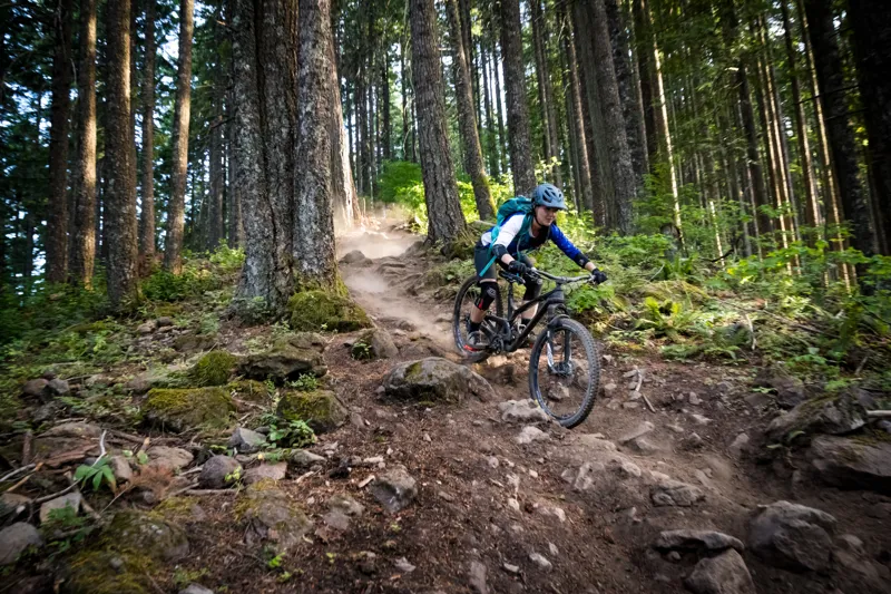 Osprey Salida 12 Womens Hydration Pack Violet Pedals-7