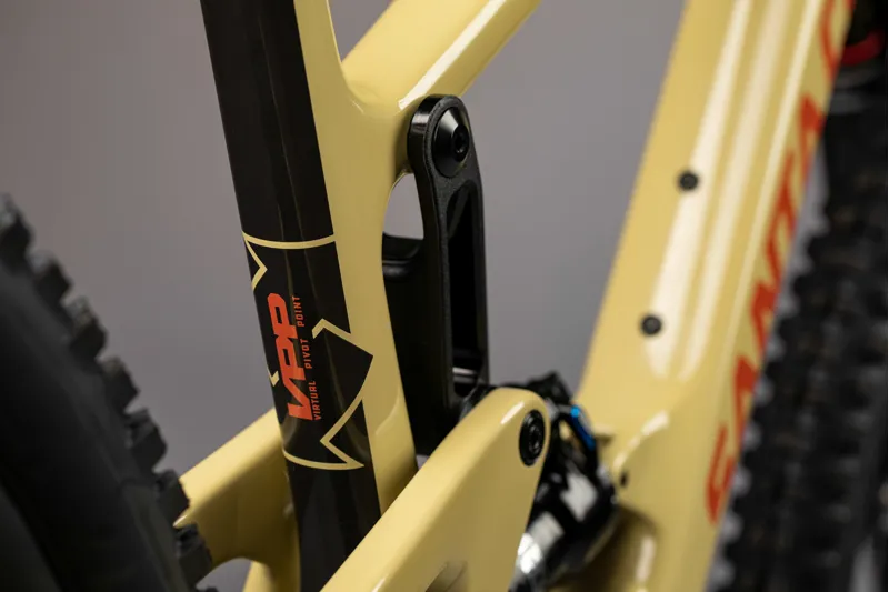 Santa Cruz Hightower C R NX EAGLE 29er Mountain Bike 2020 Desert-3