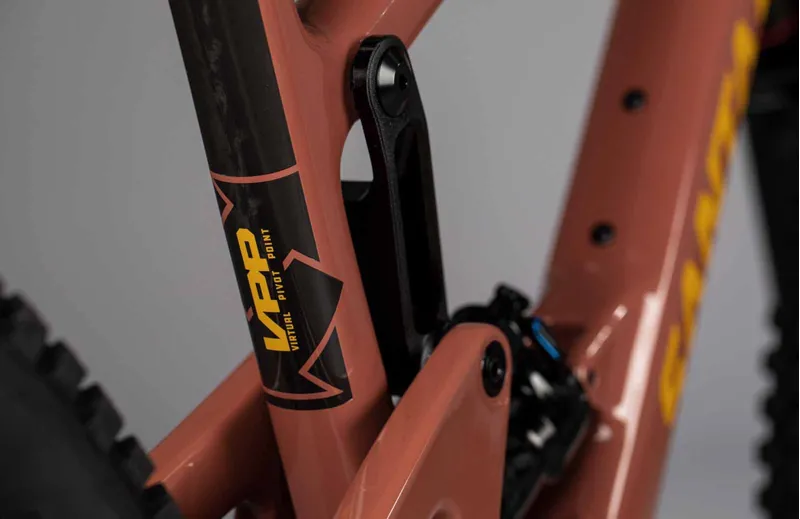 Santa Cruz Bronson C R 27.5 Mountain Bike 2021 Red Tide-3