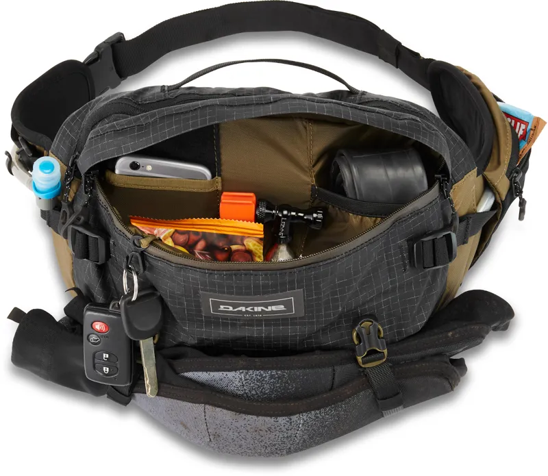 Dakine Seeker 6L Hydration Pack Black-1