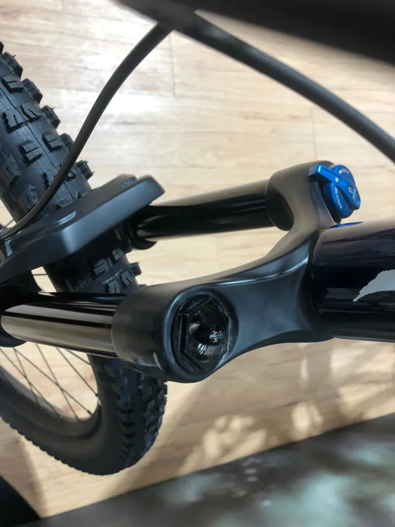 EX DEMO Specialized Levo Comp Carbon 2019 29er Large Blue Tint/White-7