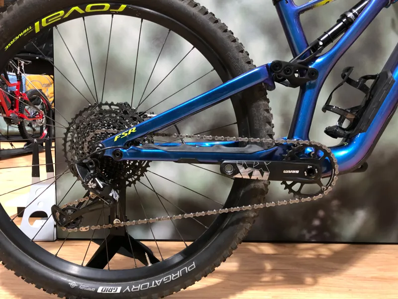 EX DEMO Specialized Stumpjumper Comp CBN 29er 2019 Small Chameleon/Hyp-2