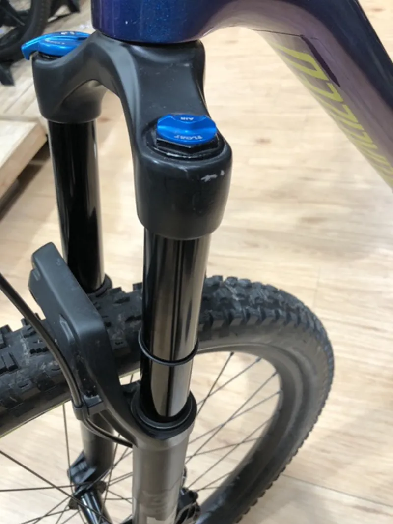 EX DEMO Specialized stumpjumper Comp 2019 Carbon 29er L Chameleon/Hyp-6