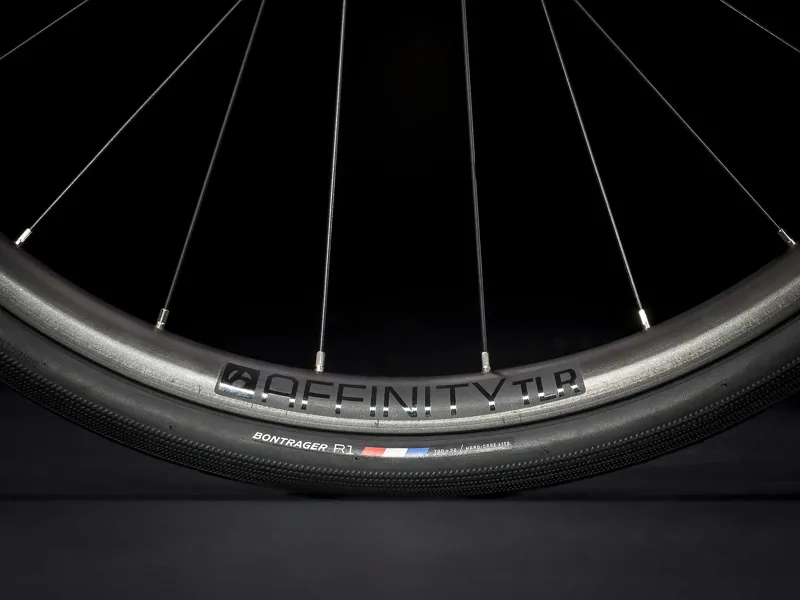 Trek Domane SL 5 Disc Road Bike 2021 Rage Red/ Black-9