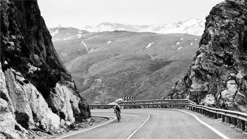 Trek Madone 9.9 H2 Road Bike 2017 Black/Red-4