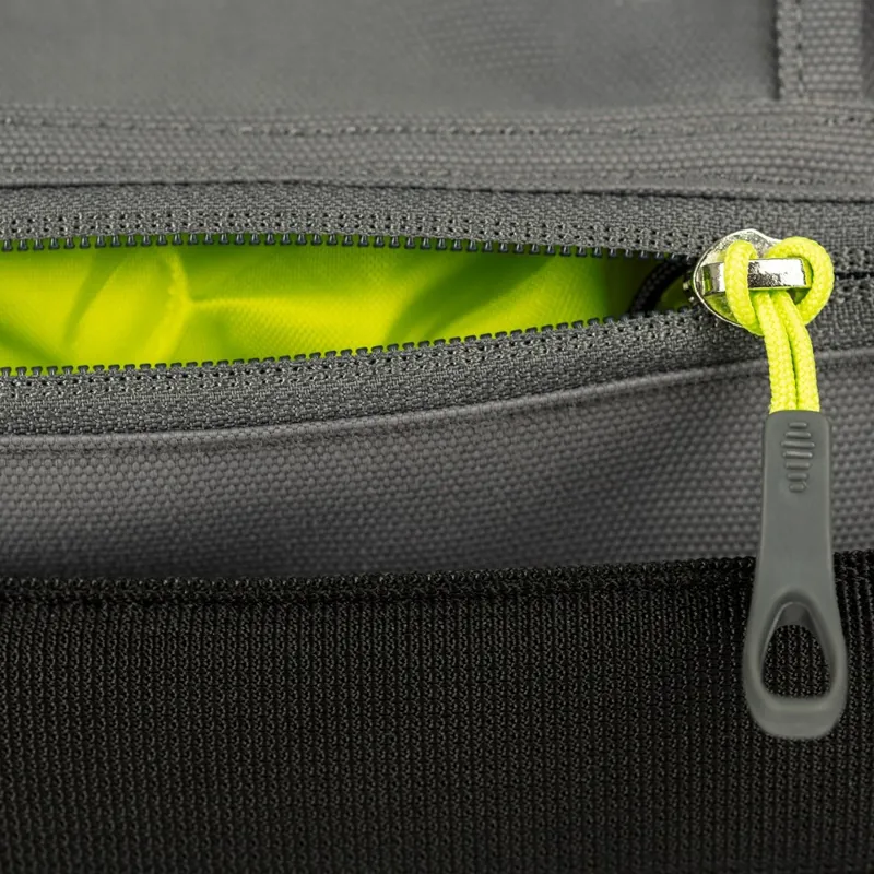 Osprey Trillium 45 Travel Bag Black-1