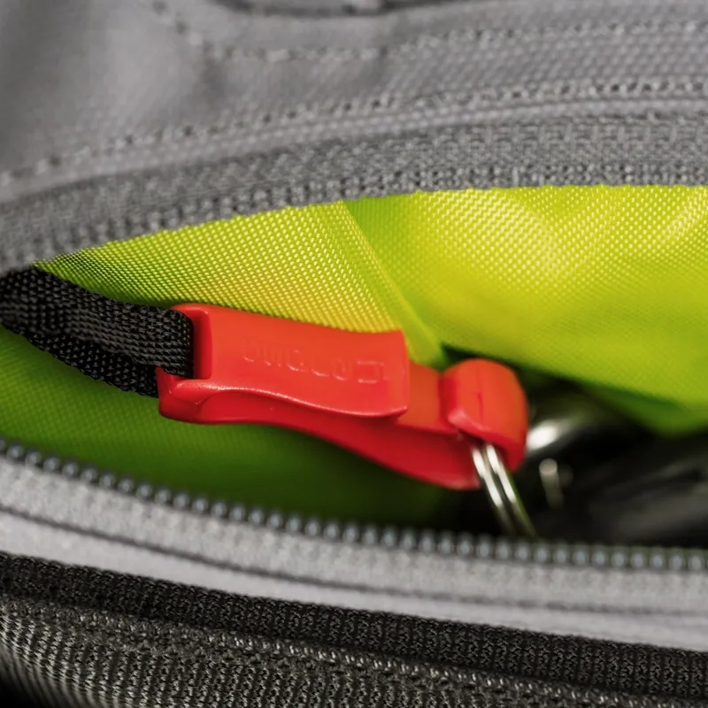 Osprey Trillium 45 Travel Bag Black-4